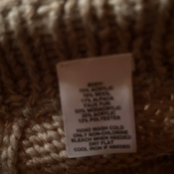 Loft sweater vest with faux fur collar. Size S - Picture 7 of 8